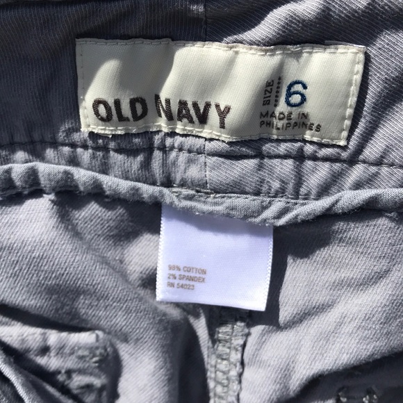 Old Navy Gray khaki capris size 6 - Picture 7 of 8